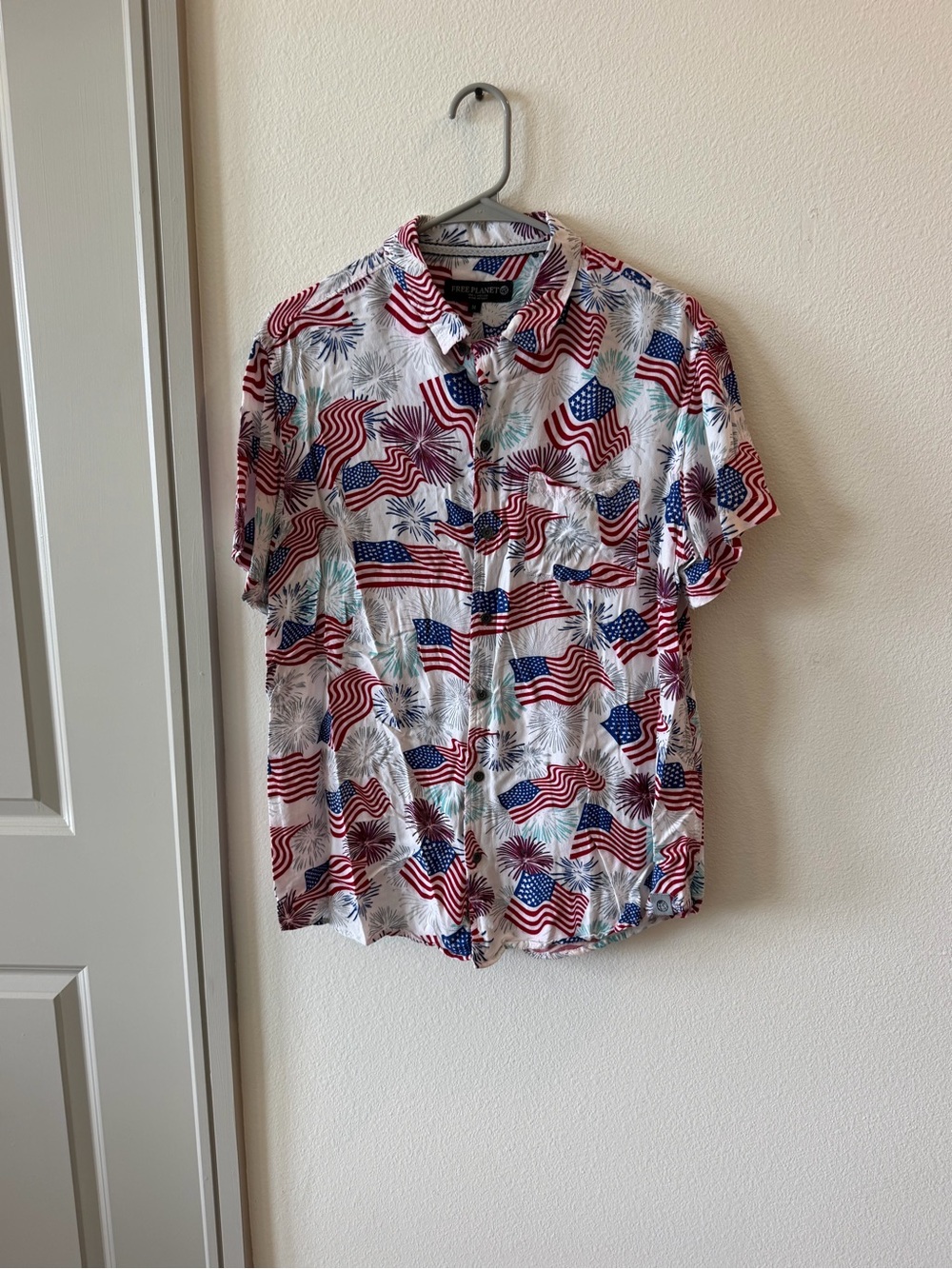 Free Planet Men’s Short-Sleeve Button-Down Shirt - White / Red / Blue